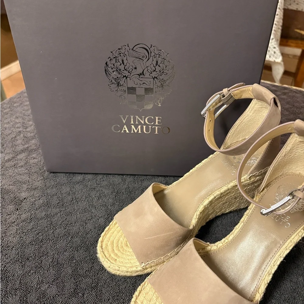 Vince Camuto VC-Leera Ankle Strap Wedges‎ in Dusty Mink Size 7M